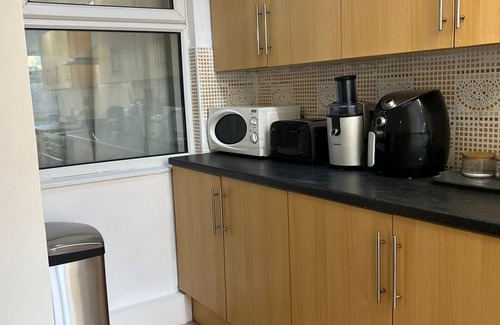 Newham Maison | The Olive Tree Keys - Contractor, Professional and Family Accommodation
