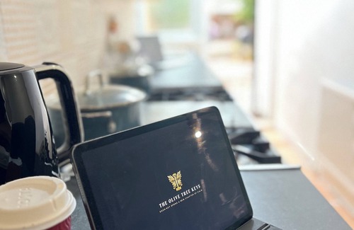Newham Maison | The Olive Tree Keys - Contractor, Professional and Family Accommodation