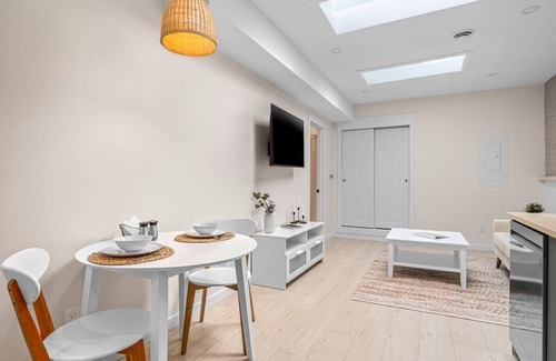 Belleville Appartement | The Olympia: Front Street Flats