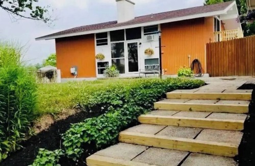 Eden Maison | The Orange House with heated pool, Sleeps 8