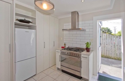 Petone Maison | The Orange Lodge - Petone - Wellington - Broadband
