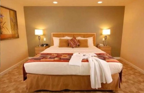 Paradise Valley Village Station Balnéaire | The Orange Tree Resort includes an 18-hole, PGA-rated golf course renowned