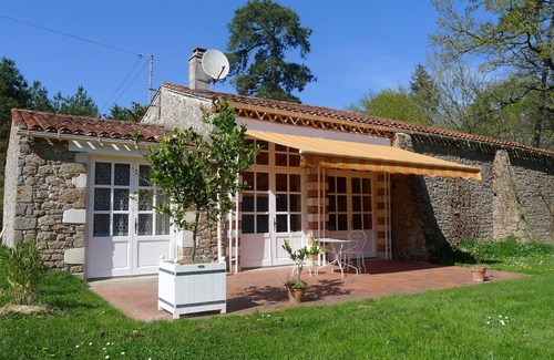 Le Tablier Maison | L Orangerie, avec piscine couverte chauffée, dans une campagne magnifique