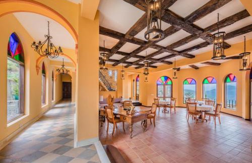 Kaul Hôtel | The Orchard at Peora Estates