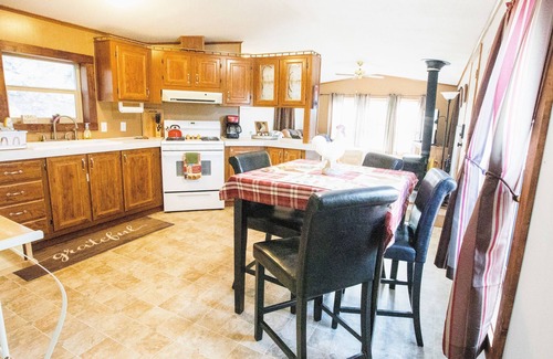 Florissant Cabine | The Original Lake George Lodge- Home with Front Deck!