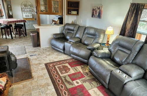 Florissant Cabine | The Original Lake George Lodge- Home with Front Deck!