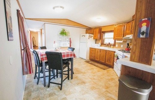 Florissant Cabine | The Original Lake George Lodge- Home with Front Deck!