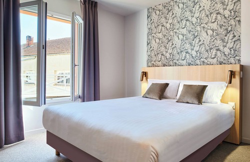 Puy-Guillaume Hôtel | The Originals Boutique, Hôtel Larivaut, Puy-Guillaume