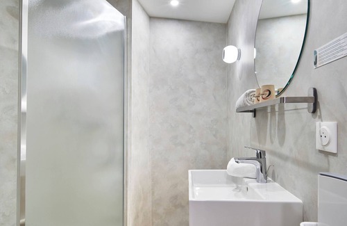 Puy-Guillaume Hôtel | The Originals Boutique, Hôtel Larivaut, Puy-Guillaume