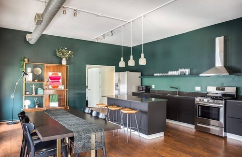 River North Appartement | The Orleans - Entire Building - With Rooftop Deck!