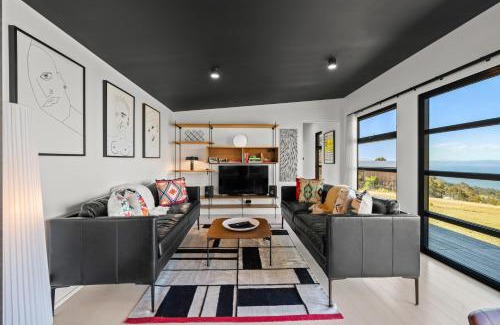 Tinderbox Maison | The Outlook on Mount Louis - 1 Bedroom - Stunning Views