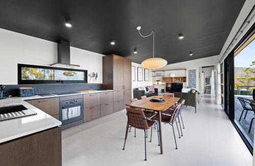 Tinderbox Maison | The Outlook on Mount Louis - 1 Bedroom - Stunning Views