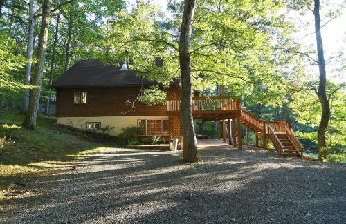 Berkeley Springs Chalet De Ski | The Outlook - Pet Friendly, Grill, Wifi, View, Fire Pit, Deck, Family Friendly, Foosball, Game Room, King Bed, Fireplace