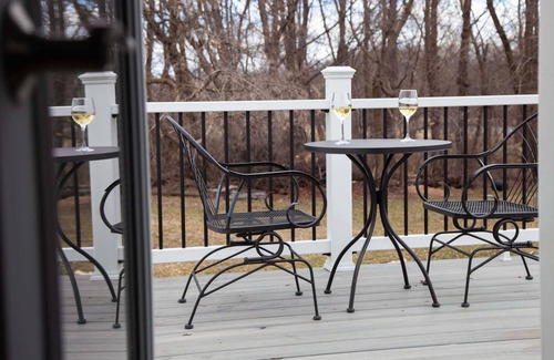 Waterloo Maison | The Owl House Cozy Stay Near the Canal