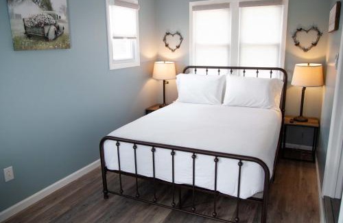 Waterloo Maison | The Owl House Cozy Stay Near the Canal