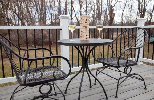 Waterloo Maison | The Owl House Cozy Stay Near the Canal