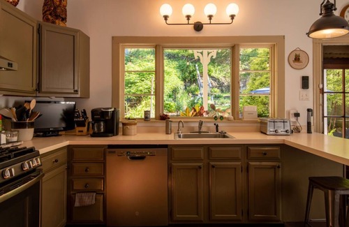 Jim Thorpe Maison | The Owl House on Broadway (3 Bed / 3.5 Baths)