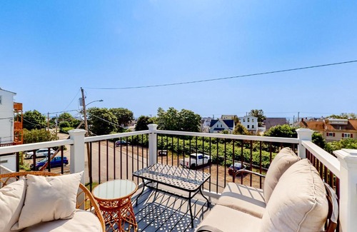 Old Orchard Beach Maison | The Owl's Nest