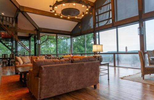 Eureka Springs Maison | The Ozark Deck House