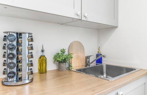 Southeast Pensacola Maison | The P'Cola Sunrise. 1 bed 1 bath cottage