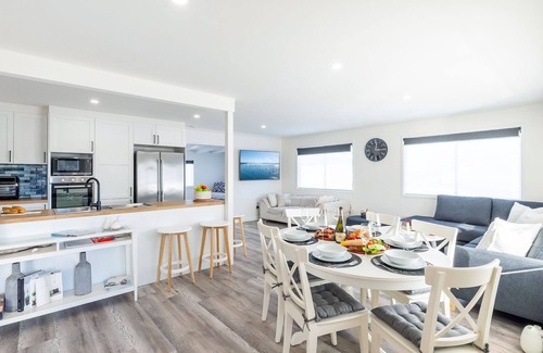 Anna Bay Maison | The Pacific Pearl,16 Pacific Avenue, Anna Bay - pet friendly, air con