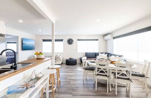 Anna Bay Maison | The Pacific Pearl,16 Pacific Avenue, Anna Bay - pet friendly, air con