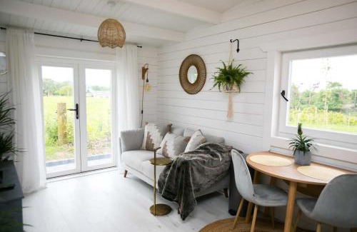 Aghadoe Chalet De Ski | The Paddocks Cabin - Stylish, Cozy & Private
