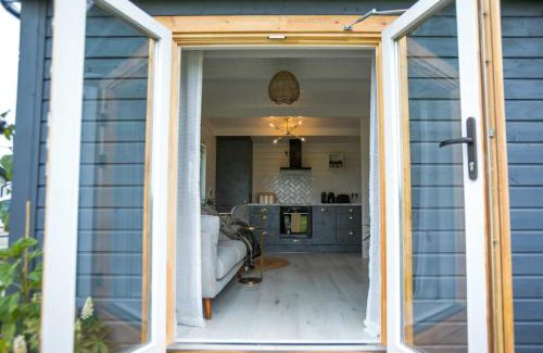 Aghadoe Chalet De Ski | The Paddocks Cabin - Stylish, Cozy & Private