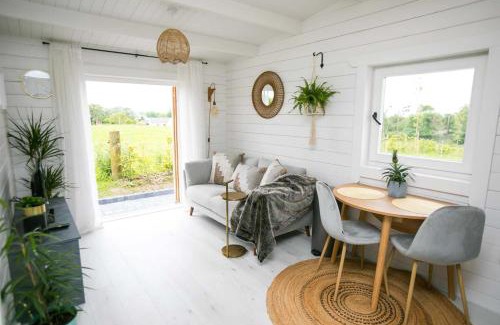 Aghadoe Chalet De Ski | The Paddocks Cabin - Stylish, Cozy & Private
