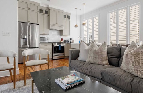 Cannonborough Elliotborough Maison | The Palmetto | Rooftop Retreat, Elevated Style