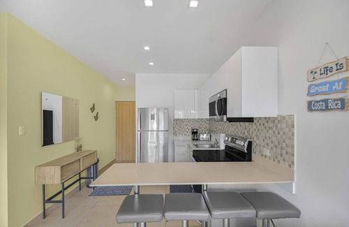 Bejuco Copropriété | The Palms, Beachfront Condo with AC and pools!