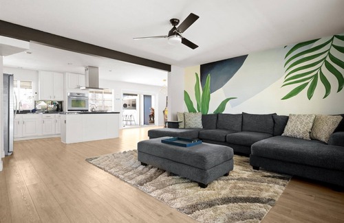 Papago Parkway Maison | The Palms Cabana | Pool, Hot Tub, Bocce & PuttPutt