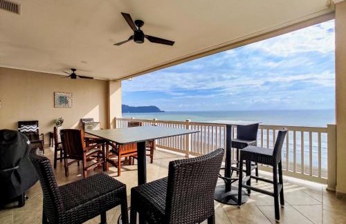 Barrio Los Villalobos Appartement | The Palms Jaco 1001 penthouse on the beach