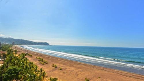 Barrio Los Villalobos Appartement | The Palms Jaco 1001 penthouse on the beach