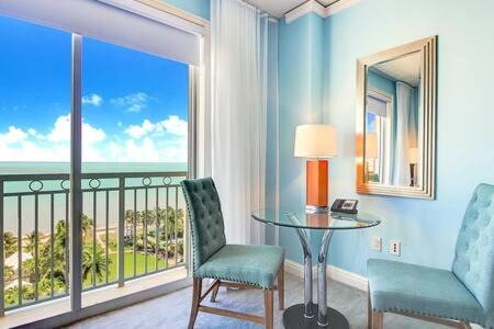 Key Biscayne Maison | The Palms, Ocean View Studio Located at Ritz Carlton - Key Biscayne