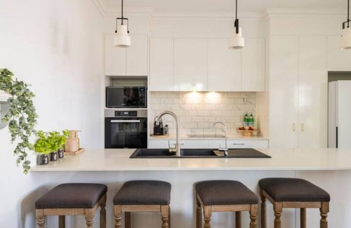 Ascot Maison | The Pandanus House /Lush Garden/2 Car Garage