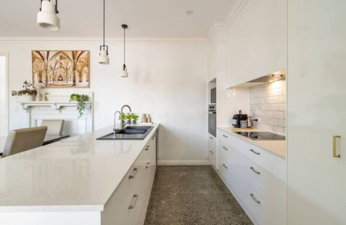 Ascot Maison | The Pandanus House /Lush Garden/2 Car Garage