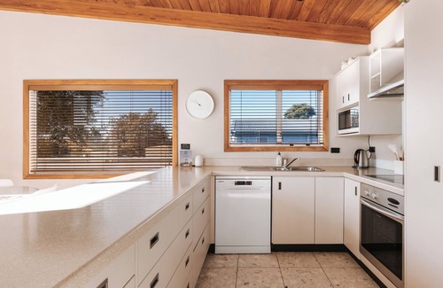 Papamoa Beach Maison | The Papamoa Pad ~ Papamoa - Beyonder Holiday Homes