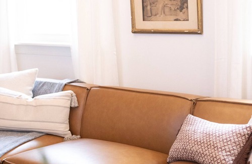 Urbana Maison | The Parlour House - 2 Blocks From Campus - 4BD 2BA