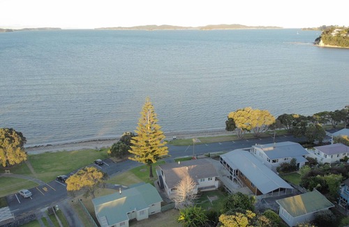 Snells Beach Maison | The Peach on the Beach! Pick up the paddle board and go!