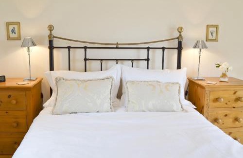 Burwash Maison | The Peacock Barn