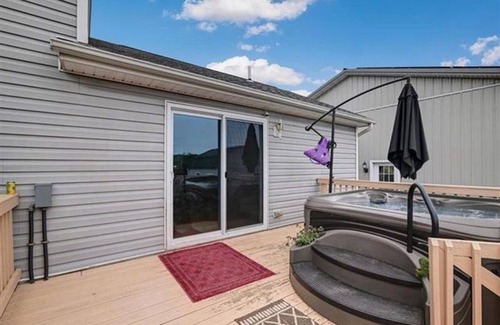 Jim Thorpe Maison | The Peak Escape - Jim Thorpe, 3 Bed, 3 bath home with private hot tub