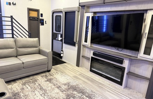 Pueblo West Maison | The Pearl- A Luxe Camper