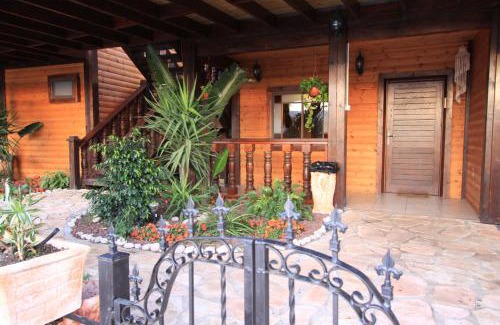 Had Nes Cabine | The Pearl of the Golan - Pnina BaGolan