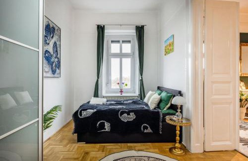 Belso-Ferencvaros Appartement | The Pearl with the Danube and Gellert Hill View