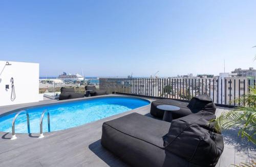 Larnaca Appartement | The Penthouse - 3BR Seaview with Private Pool in Larnaca