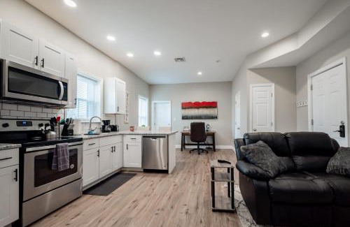 Wilmington Appartement | The Penthouse at Park Place King bed fast WIFI and free coffee