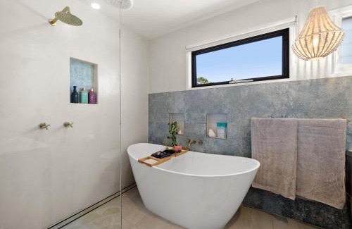 East Ballina Appartement | THE PENTHOUSE - Spectacular Views of the Bay, and the Ocean! Only 150m to Shaws Bay