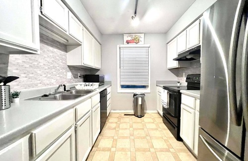 Oakdale Maison | The Perch, townhome with AC, in tranquil Coralville
