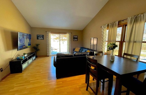 Oakdale Maison | The Perch, townhome with AC, in tranquil Coralville